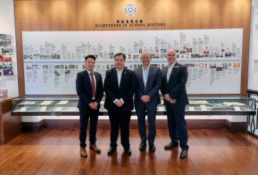 Visit by Redlands School - Photo - 2