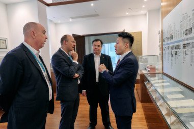 Visit by Redlands School - Photo - 3