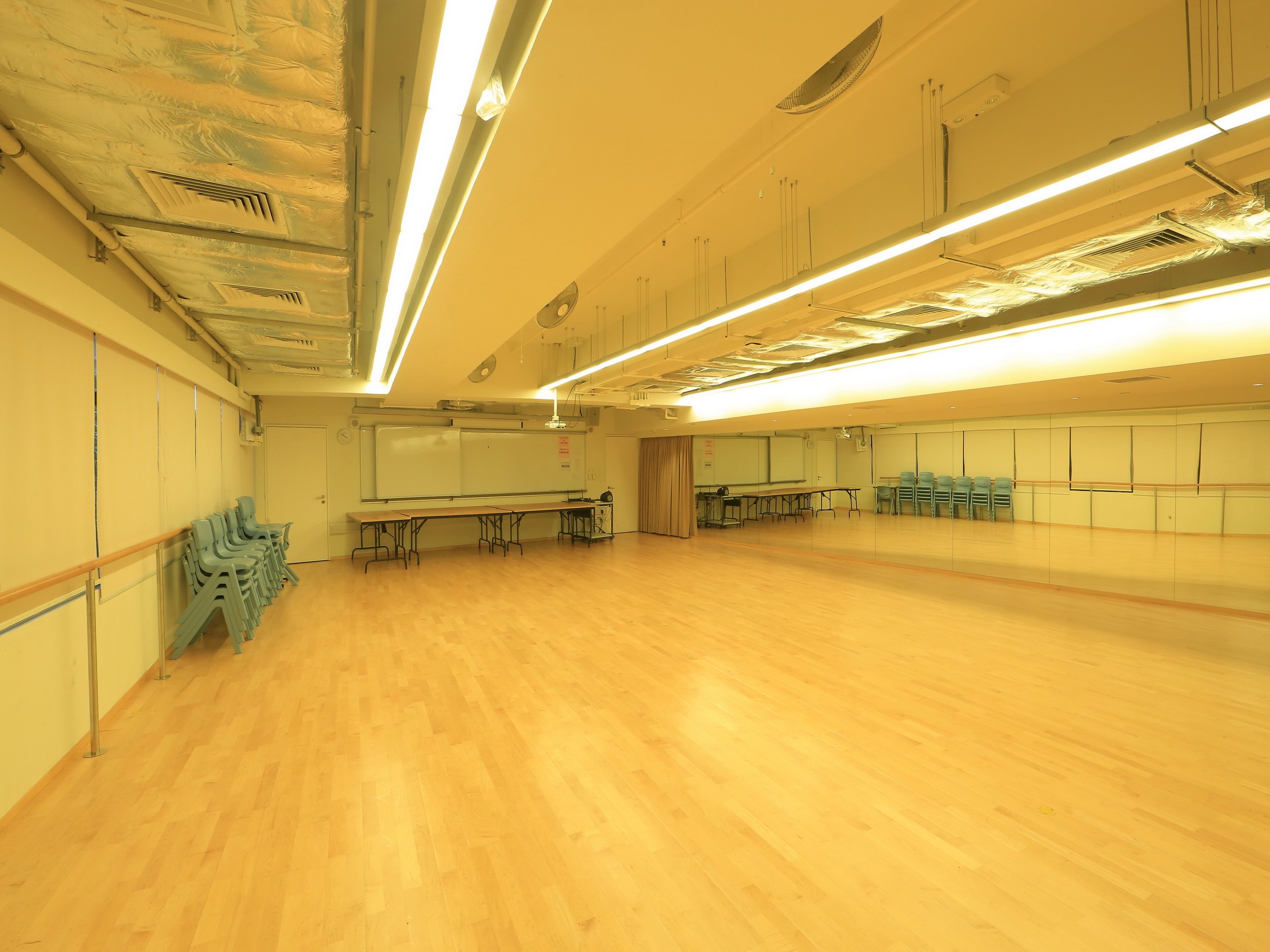 Dance Studio室
