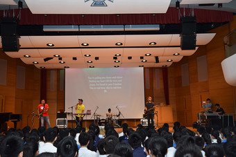 Music Performance by Alobo Naga & The Band - Photo - 1